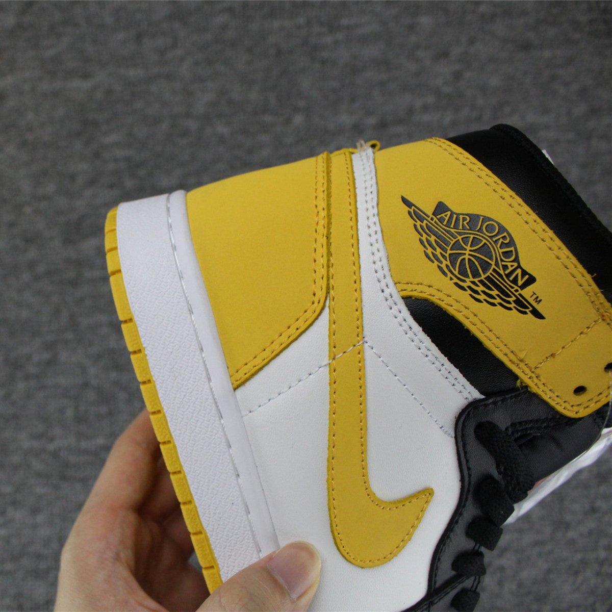 JORDAN 1 RETRO HIGH x YELLOW OCHRE