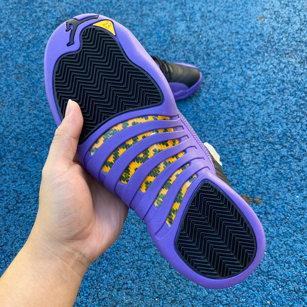 Jordan 12 Noir/Violet Terrain-Or Métallisé-Taxi