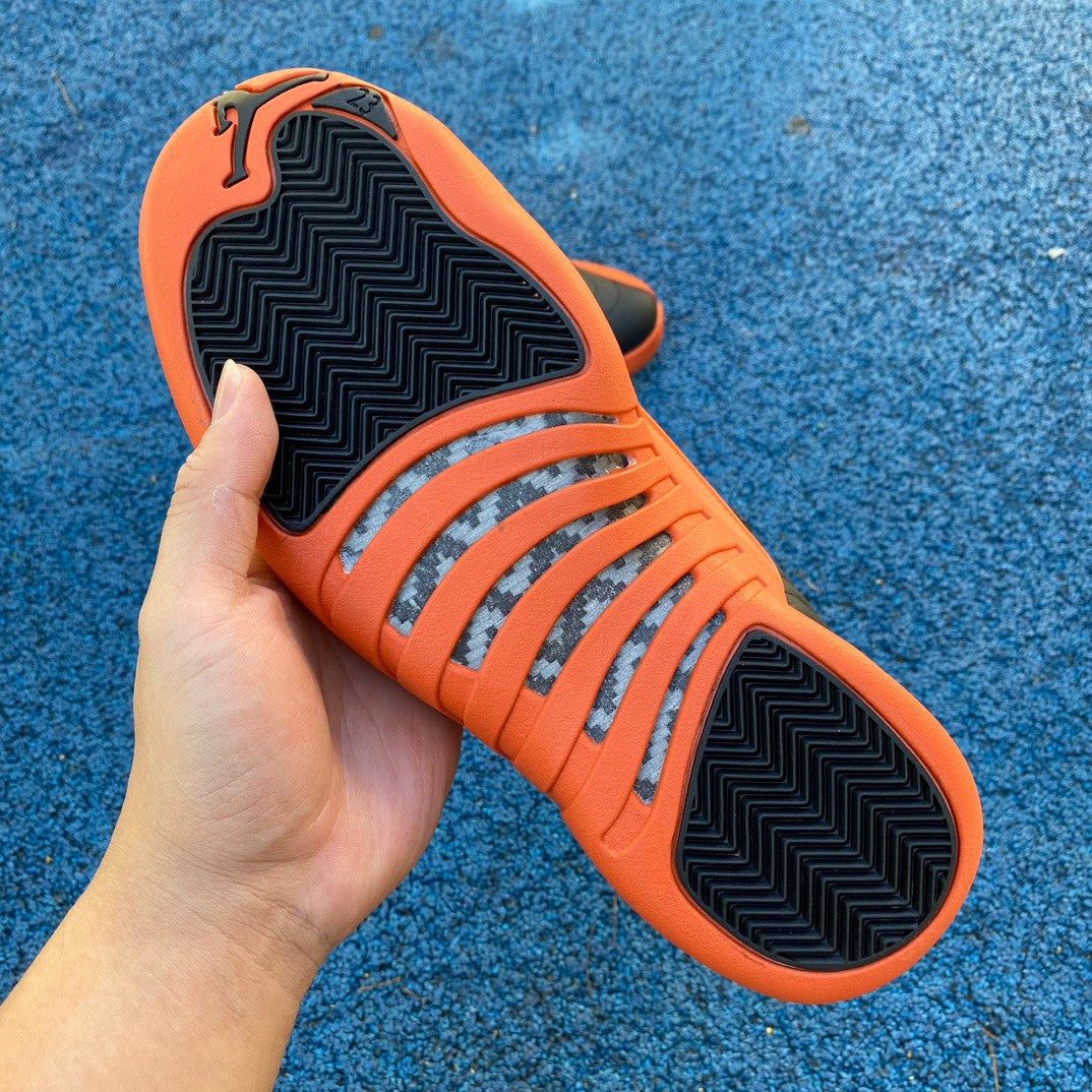 Jordan 12 WMNS « Orange brillant »