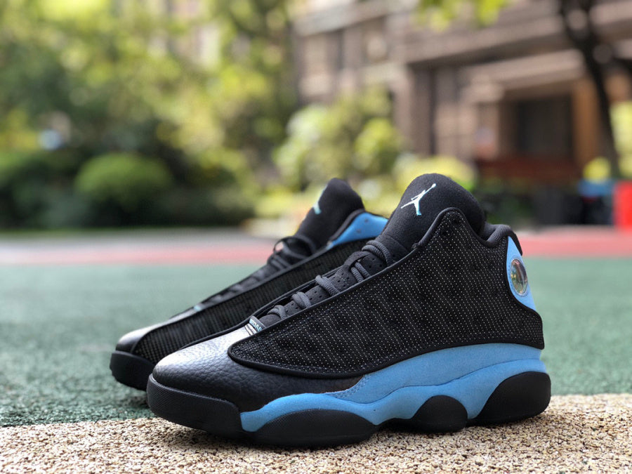 Jordan 13 « Noir/Bleu universitaire »