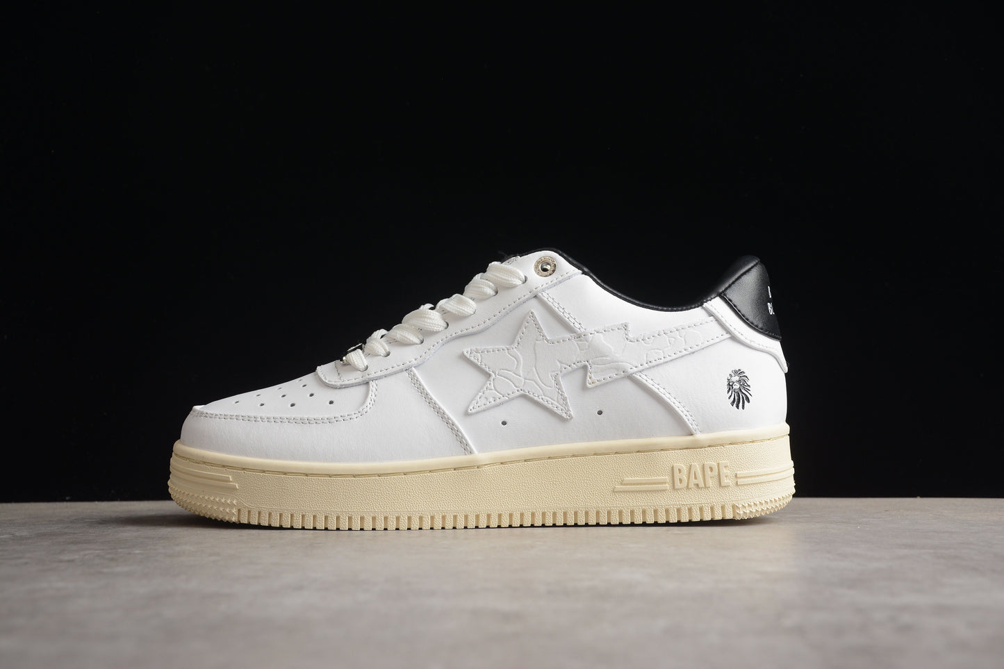 Baskets basses BAPE STA blanches et noires