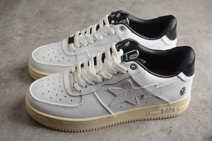 Baskets basses BAPE STA blanches et noires