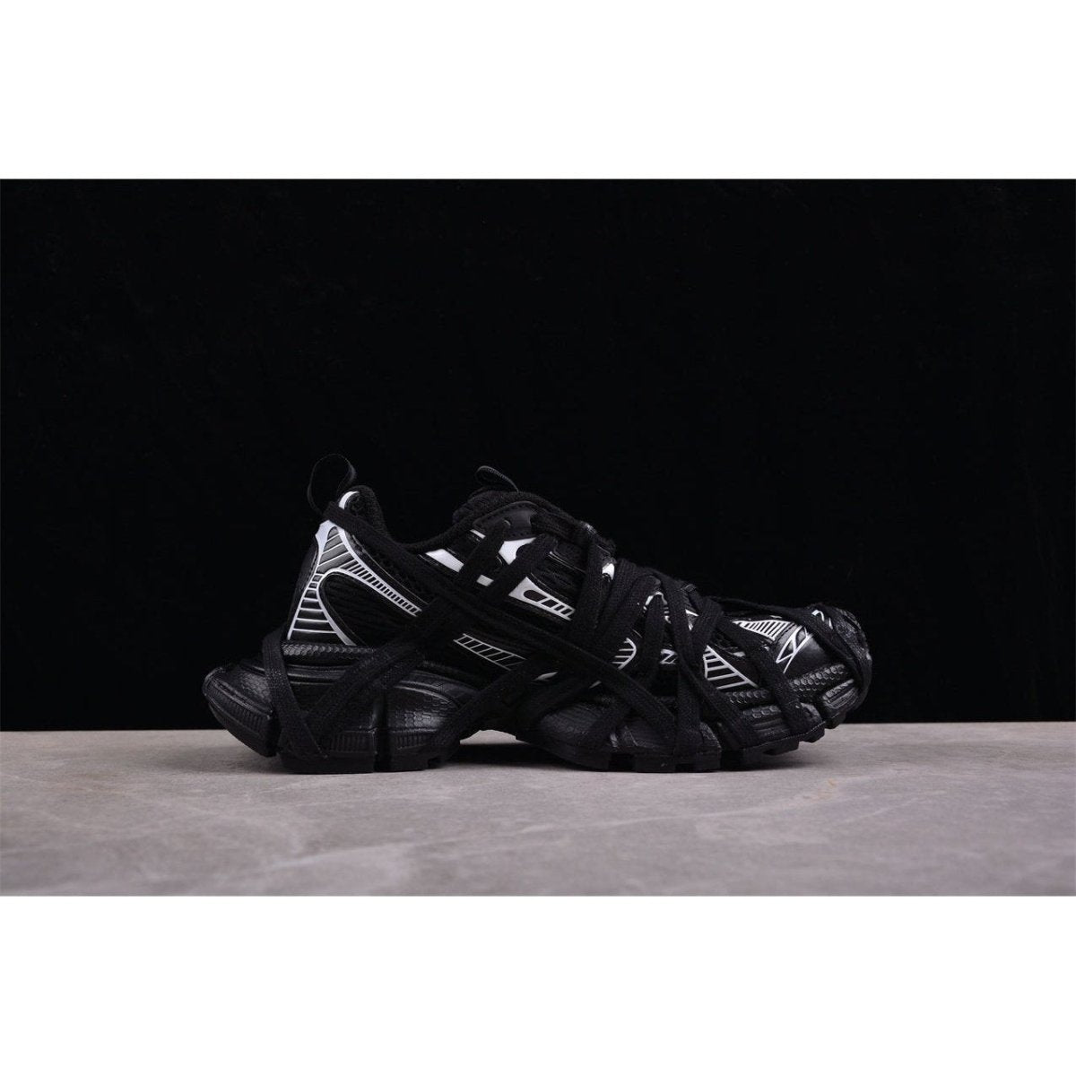 BALENCIAGA 3XL x NOIR BLANC