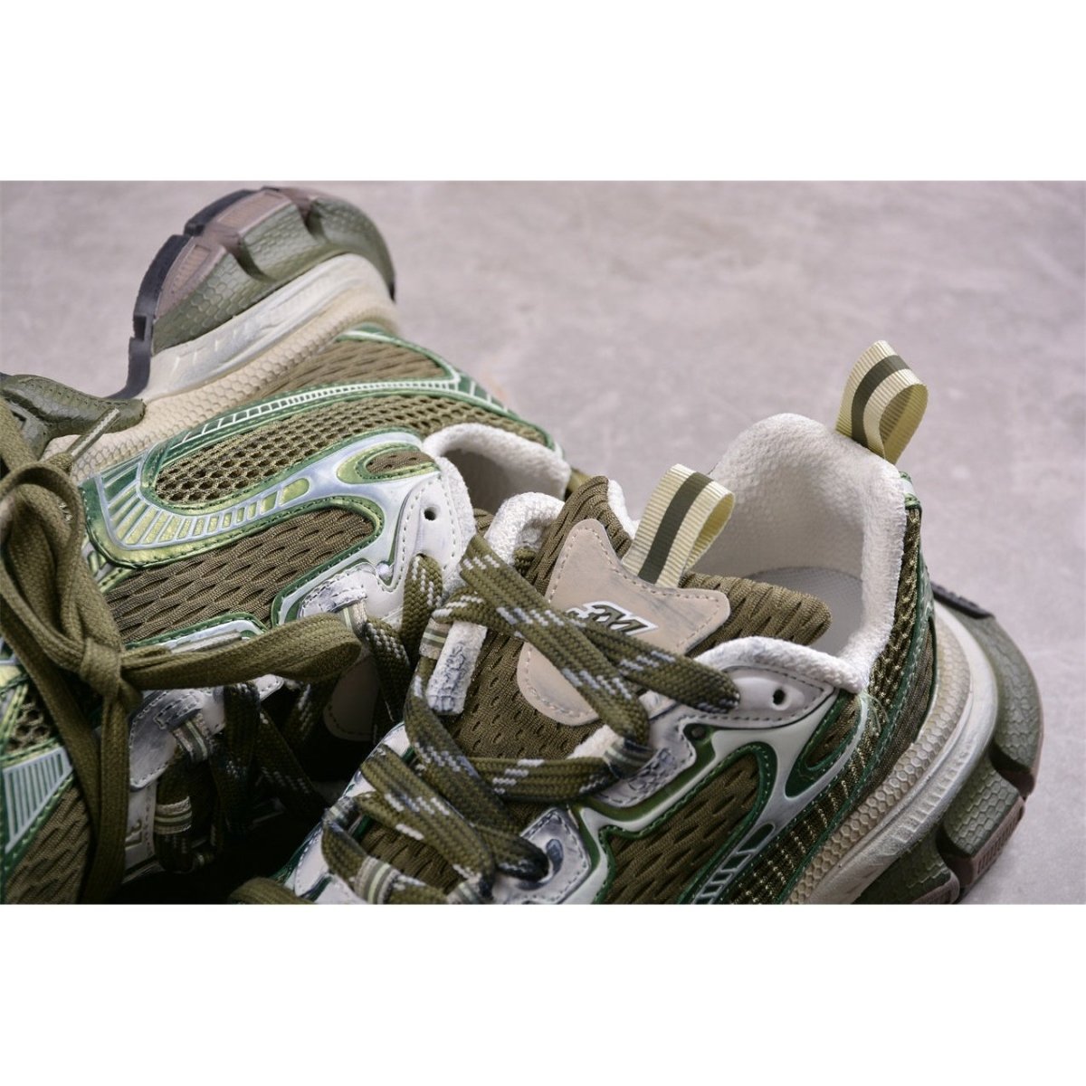 BALENCIAGA 3XL x VERT OLIVE