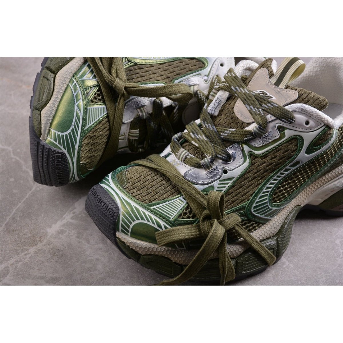 BALENCIAGA 3XL x VERT OLIVE