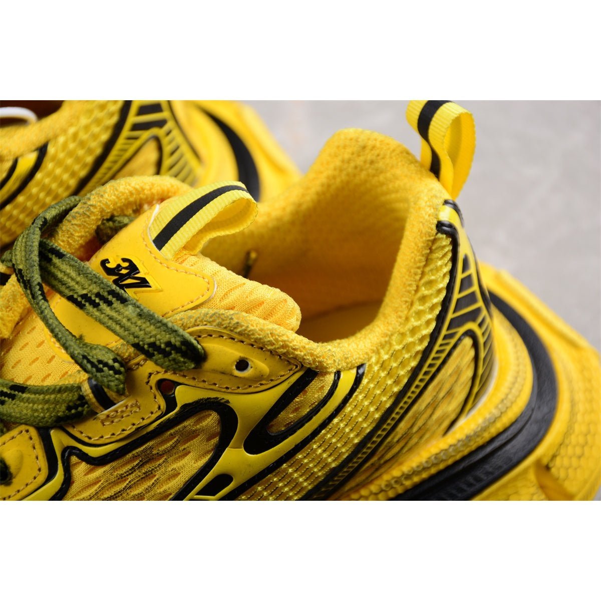 BALENCIAGA 3XL x JAUNE NOIR