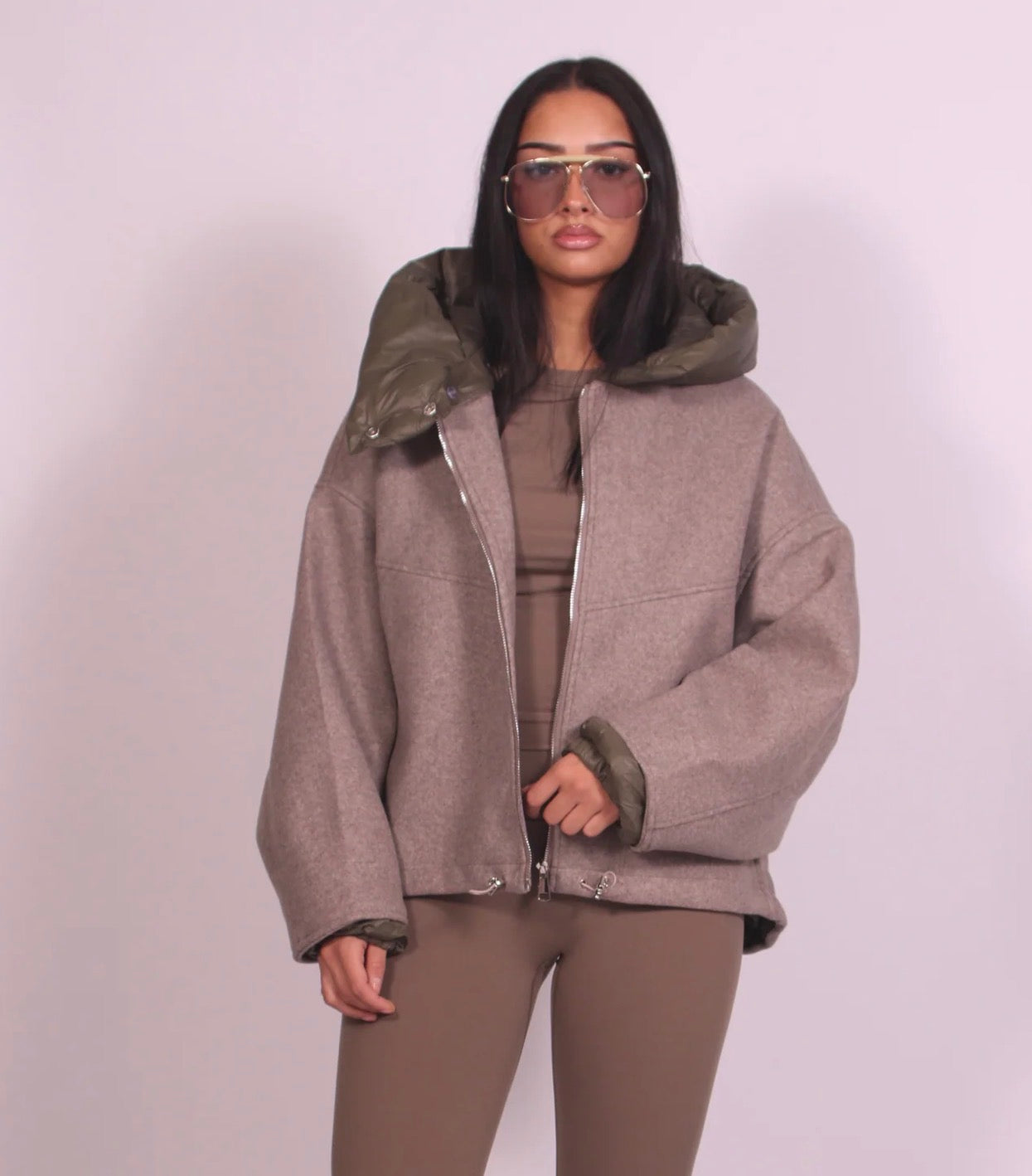 RETIRER LA VESTE TAUPE