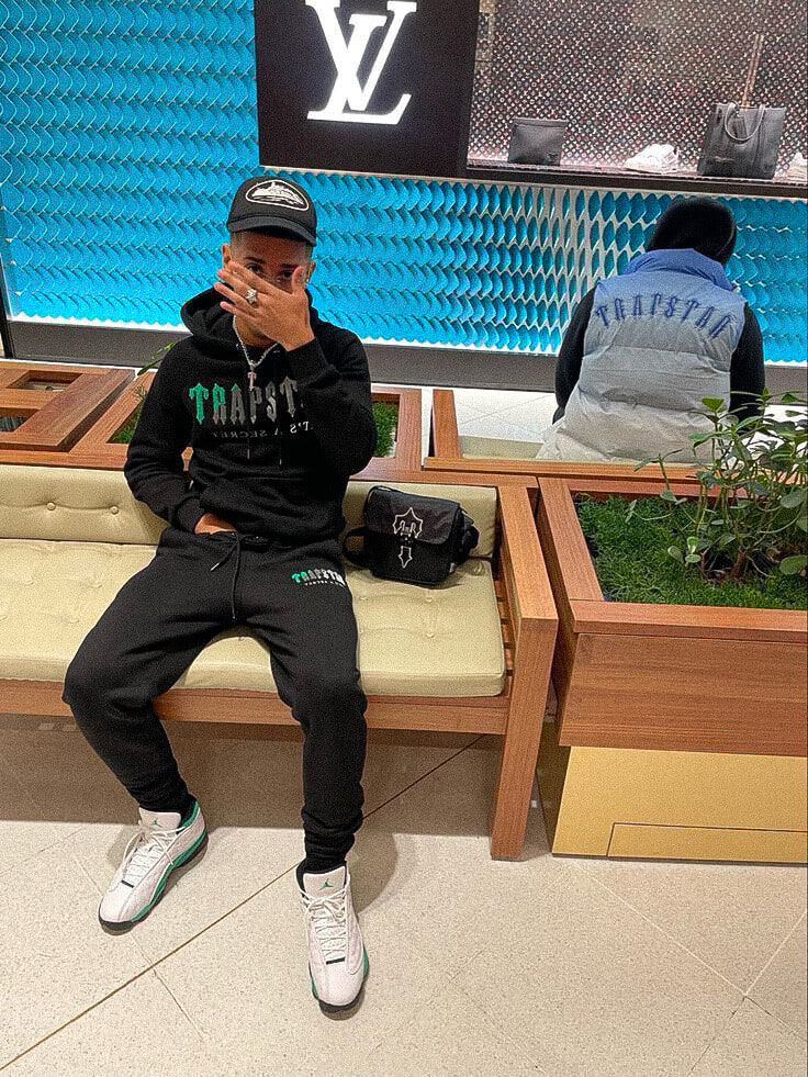 Survêtement noir décodé