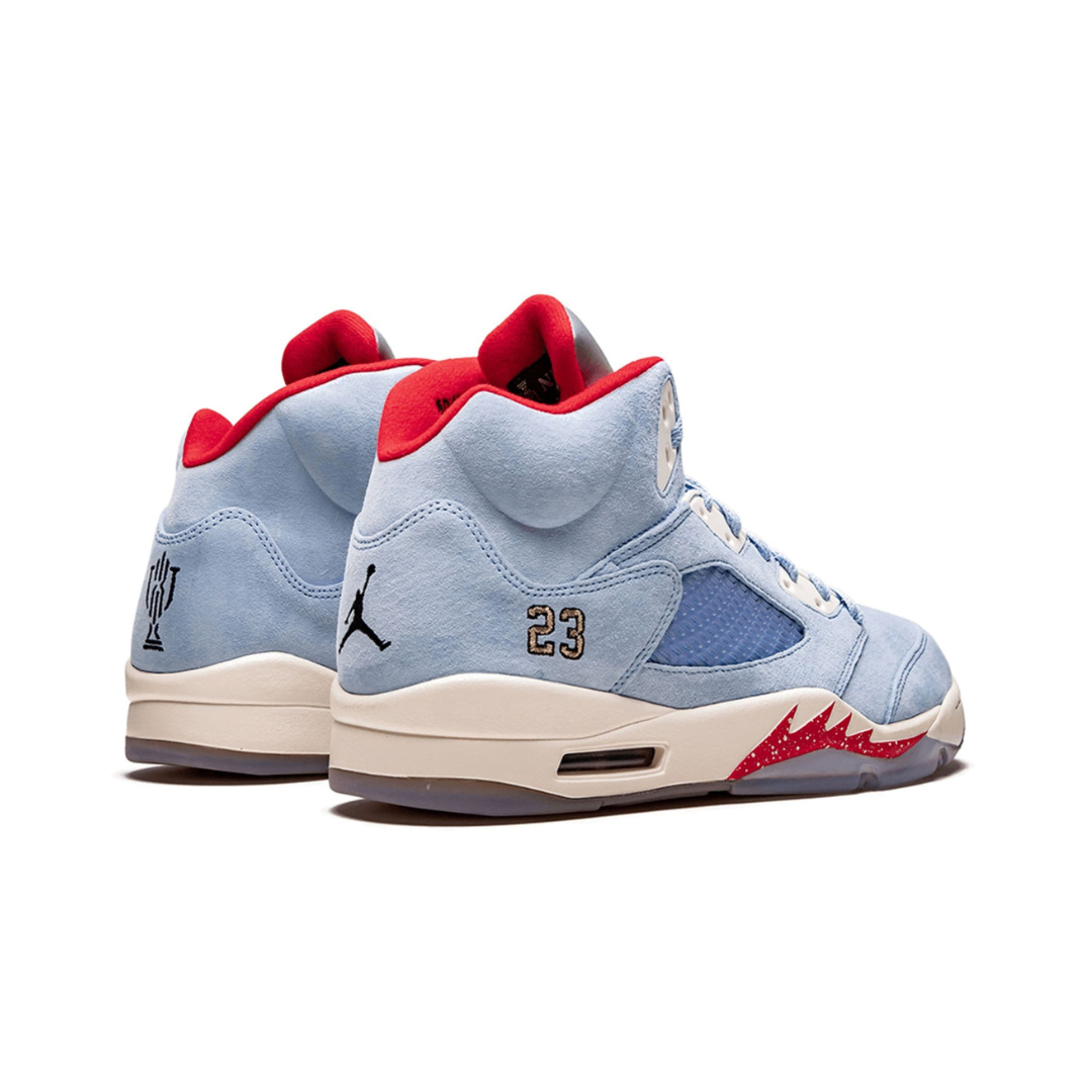 Salle des trophées rétro J5