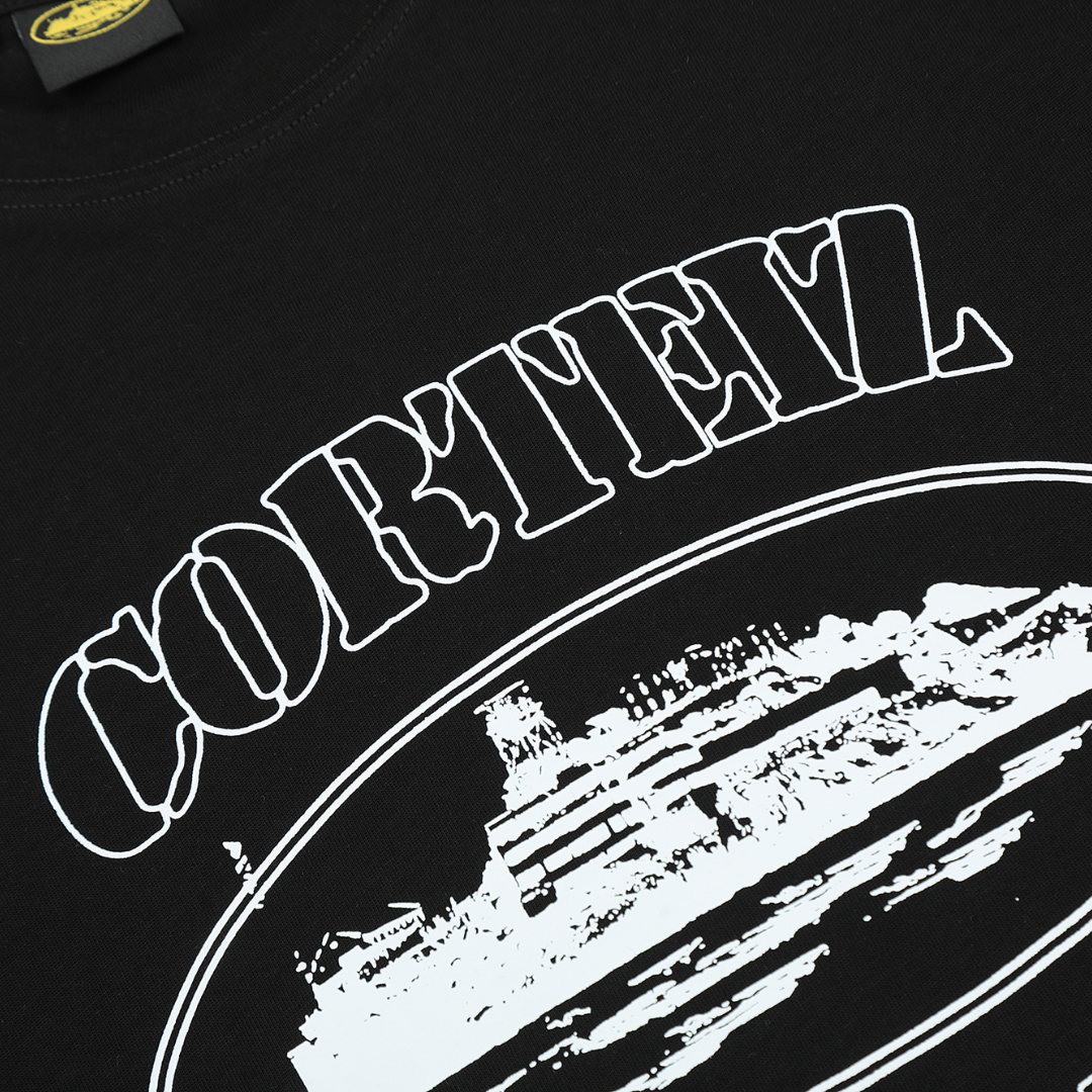 T-shirt noir « Règne sur le monde »