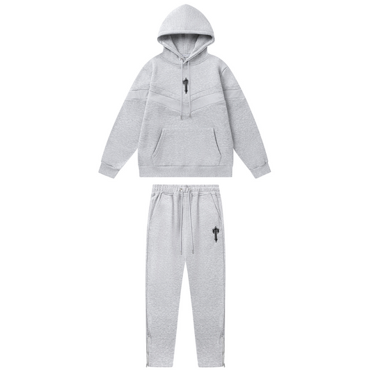 Survêtement gris à rayures en V décodé