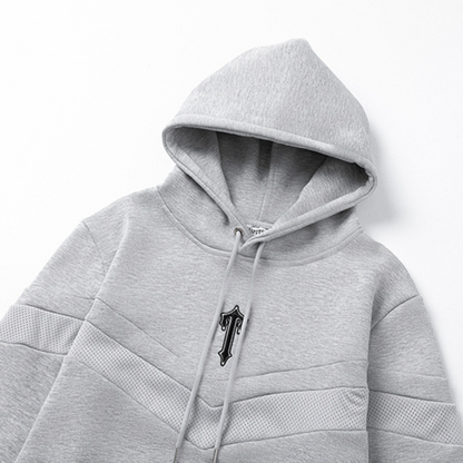 Survêtement gris à rayures en V décodé