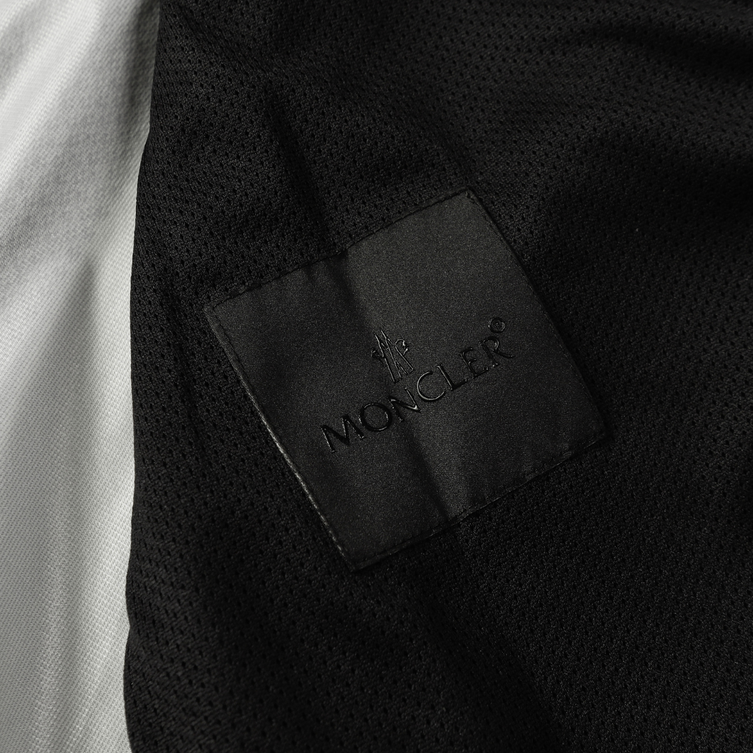 Coupe-vent monogrammé